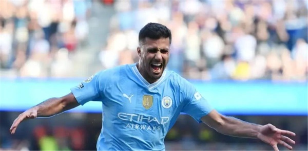 بينهم صفقة عربية مانشستر سيتي يستهدف 3 لاعبين بعد رحيل رودري إلى برشلونة