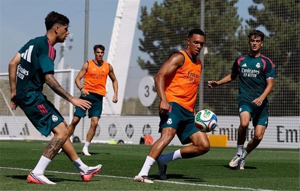 مورينيو يعلن قائمة ريال مدريد لمواجهة فرينكفاروس ودي ا موقف ديوماندي مورينيو يعلن قائمة ريال مدريد لمواجهة فرينكفاروس ودي ا موقف ديوماندي