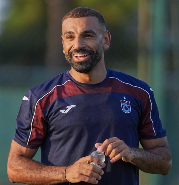 صحفية إنجليزية تدافع عن قرار محمد صلاح بعد الانضمام إلى طرابزون وتهاجم بشكتاش