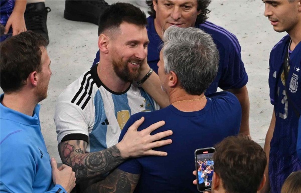 ريال مدريد يواسي ليونيل ميسي في وفاة والده ريال مدريد يواسي ليونيل ميسي في وفاة والده