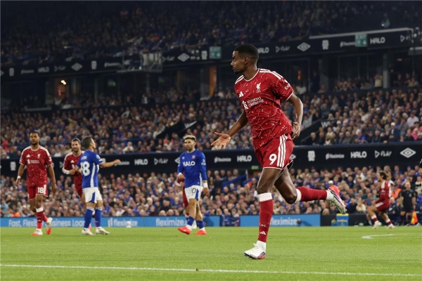إيزاك يقود ليفربول لفوزه الأول في الدوري الإنجليزي بثنائية أمام إيبسويتش تاون إيزاك يقود ليفربول لفوزه الأول في الدوري الإنجليزي بثنائية أمام إيبسويتش تاون