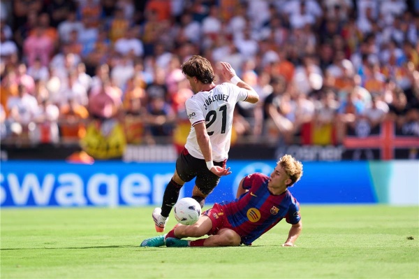 رجل مباراة برشلونة وفالنسيا في الدوري الإسباني