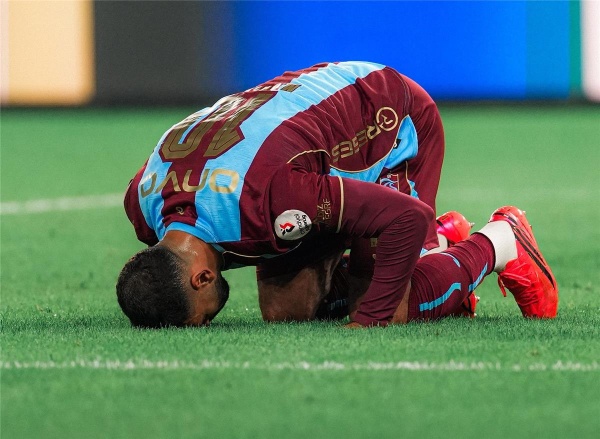 محمد صلاح يحقق إنجاز ا قياسي ا بهدفه في مباراة طرابزون سبور وجنتشلر بيرليجي
