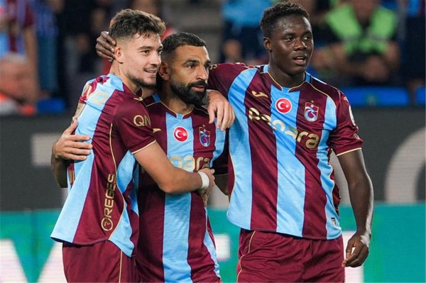 سفير تركيا في مصر يتفاعل مع تألق محمد صلاح أمام جنتشلر بيرليجي سفير تركيا في مصر يتفاعل مع تألق محمد صلاح أمام جنتشلر بيرليجي