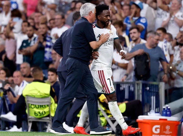 مورينيو يدافع عن فينيسيوس ويرفض التعليق على هتافات مبابي من يبذل قصارى جهده سأدعمه مورينيو يدافع عن فينيسيوس ويرفض التعليق على هتافات مبابي من يبذل قصارى جهده سأدعمه