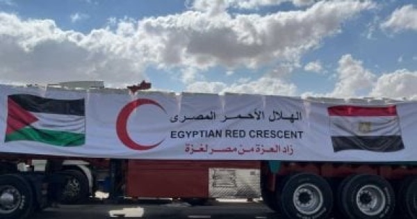 أطنان من الغذاء الهلال الأحمر المصرى يدفع بقافلة مساعدات جديدة نحو غزة