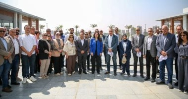 وزيرة الإسكان تتفقد مشروع حدائق تلال الفسطاط وزيرة الإسكان تتفقد مشروع حدائق تلال الفسطاط