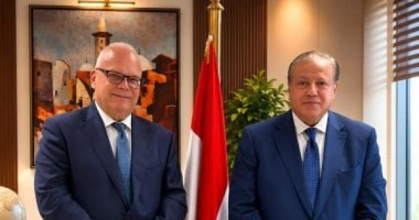 هشام عزمى يستقبل سفير السويد بالقاهرة لبحث سبل تعزيز التعاون المشترك