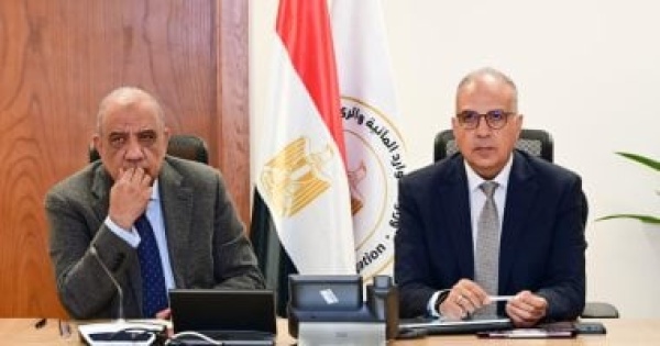 وزيرا الري والكهرباء يبحثان التوسع في استخدام الطاقة الشمسية بمحطات الرفع وزيرا الري والكهرباء يبحثان التوسع في استخدام الطاقة الشمسية بمحطات الرفع