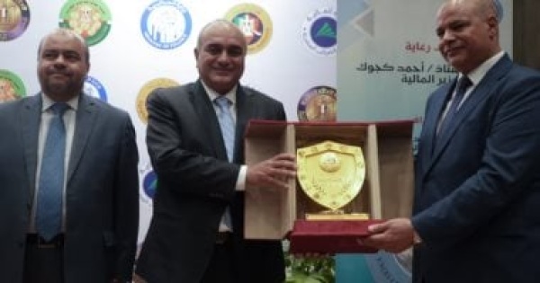 نائب وزير المالية تشجيع التفكير الإبداعي لدى العاملين لتعزيز قدرتهم على أداء خدمة أفضل