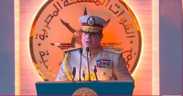 الرئيس السيسي يوجه بالإسراع في تنفيذ المرحلة التالية من برنامج تخارج الدولة وتعزيز دور القطاع الخاص الرئيس السيسي يوجه بالإسراع في تنفيذ المرحلة التالية من برنامج تخارج الدولة وتعزيز دور القطاع الخاص