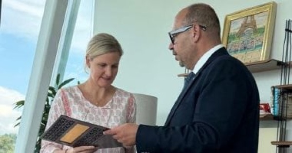 إدريس ينقل دعوة جوهر نبيل إلى كيرستى كوفنترى لحضور أفريقيا 2027 إدريس ينقل دعوة جوهر نبيل إلى كيرستى كوفنترى لحضور أفريقيا 2027
