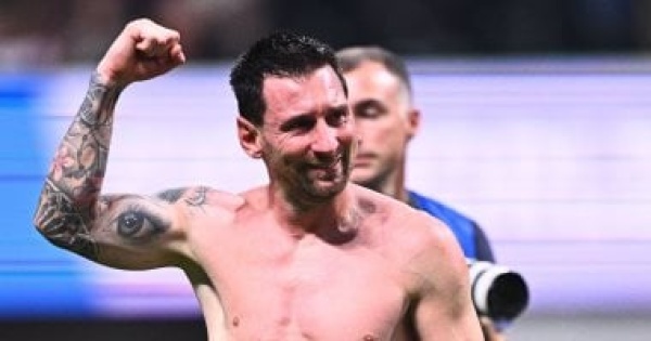 ميسي يبكي فرح ا بعد الفوز على مصر في كأس العالم فيديو