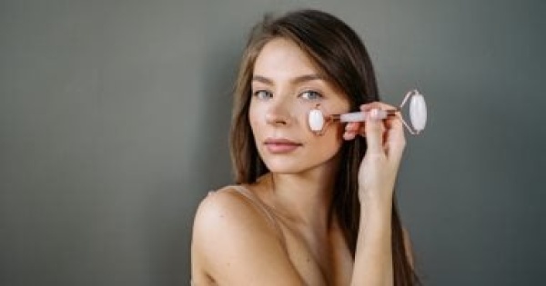 12 حيلة جمالية لا تستغنى عنها خبيرات التجميل فى العطلات الصيفية 12 حيلة جمالية لا تستغنى عنها خبيرات التجميل فى العطلات الصيفية