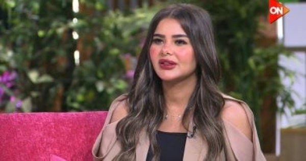 زوجة إمام عاشور يقبل الدبلة حبا لى وليس طلبا منى وخفت عليه في بلقاء بلجيكا