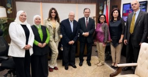 المخرج الكبير محمد فاضل يشيد ببرنامج خطوات وطريق على شاشة النيل للأخبار