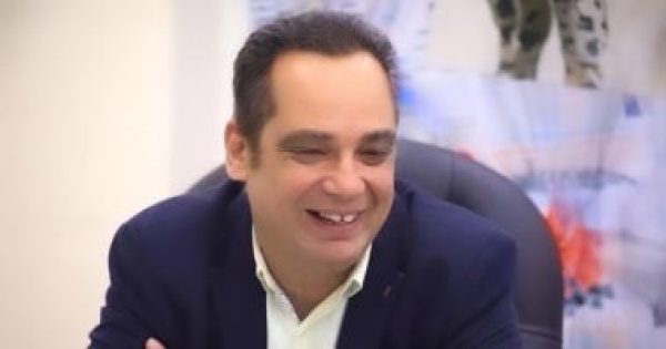 الناقد أحمد حسن عوض يكتب بشير رفعت يؤدى خياناته بأمانة الناقد أحمد حسن عوض يكتب بشير رفعت يؤدى خياناته بأمانة