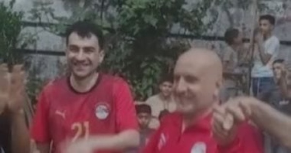 أول لقاء مع والد لاعب المنتخب محمود صابر فيديو