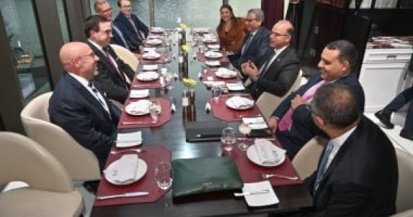 وزير الاستثمار والتجارة الخارجية يبحث مع مساعد وزير التجارة الأمريكى تعزيز الشراكة وزير الاستثمار والتجارة الخارجية يبحث مع مساعد وزير التجارة الأمريكى تعزيز الشراكة