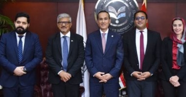 باكستان تدرس ضخ استثمارات جديدة في مصر بقطاعات النسيج والبطاريات والهواتف