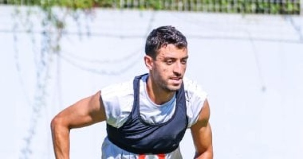 الأهلى يترقب أشعة طاهر محمد طاهر بعد إصابته فى مباراة أبو قير للأسمدة