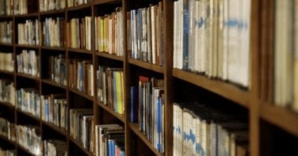مكتبات وخوارزميات شركة أمريكية تتلف الكتب لتدريب الذكاء الاصطناعى مكتبات وخوارزميات شركة أمريكية تتلف الكتب لتدريب الذكاء الاصطناعى