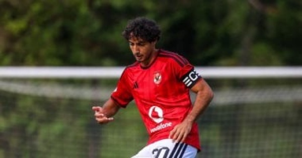 الأهلي يحتفل بـ محمد هاني بعد المشاركة في 403 مباراة مع الفريق فيديو الأهلي يحتفل بـ محمد هاني بعد المشاركة في 403 مباراة مع الفريق فيديو