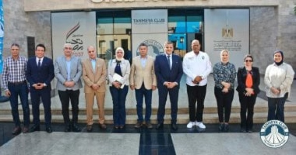 مصطفى زمزم رئيس ا لمجلس أمناء المدينة الشبابية والرياضية بالأسمرات مصطفى زمزم رئيس ا لمجلس أمناء المدينة الشبابية والرياضية بالأسمرات