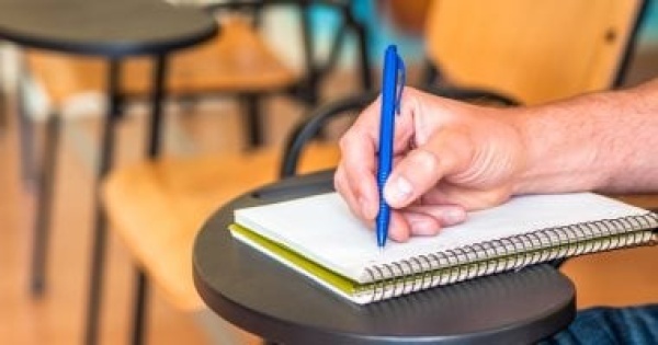 من جلب الحظ السيئ إلى العبقرية 7 خرافات لاحقت مستخدمى اليد اليسرى من جلب الحظ السيئ إلى العبقرية 7 خرافات لاحقت مستخدمى اليد اليسرى