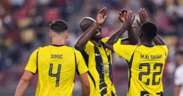 الاتحاد يتقدم علي القادسية بهدف في الشوط الأول الاتحاد يتقدم علي القادسية بهدف في الشوط الأول