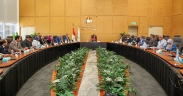 وزيرة الإسكان تعقد اجتماع ا لمتابعة مستجدات تنفيذ مشروع حدائق تلال الفسطاط
