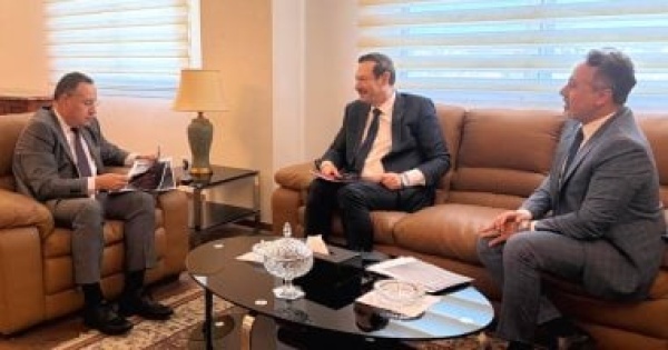 القائم بأعمال وزير الثقافة يلتقي رئيس قطاع المسرح لمتابعة الملفات المتعلقة القائم بأعمال وزير الثقافة يلتقي رئيس قطاع المسرح لمتابعة الملفات المتعلقة