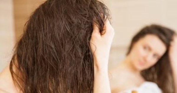 وصفة طبيعية من مطبخك 3 مكونات لترطيب الشعر الجاف وصفة طبيعية من مطبخك 3 مكونات لترطيب الشعر الجاف
