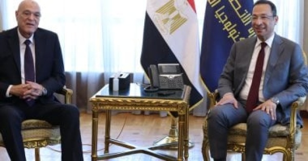 وزير الاتصالات ورئيس هيئة قضايا الدولة يشهدان توقيع بروتوكول تعاون