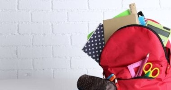 مع دخول الدراسة 8 أساسيات فى شنطة ابنك تحميه وتسهل يومه