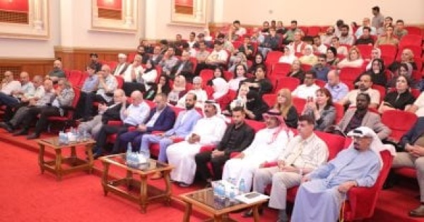 قصائد تلامس الواقع والحياة فى بيت الشعر بالشارقة صور