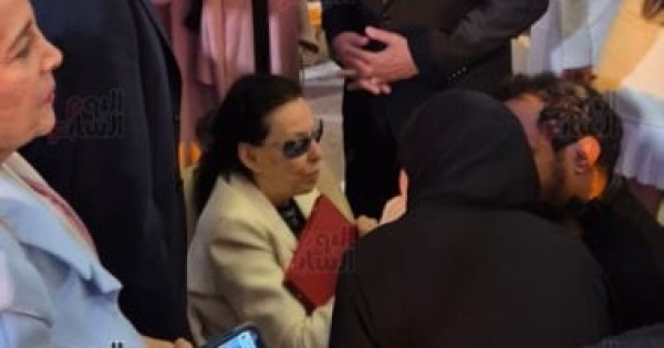 شاهد أحدث ظهور للفناة نجاة عقب تكريمها فى معرض أبو ظبى شاهد أحدث ظهور للفناة نجاة عقب تكريمها فى معرض أبو ظبى