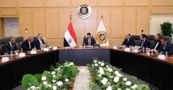 وزير الصناعة يشكل لجنة مشتركة بعد اجتماعه مع شعبة صناعة الأسمنت باتحاد الصناعات وزير الصناعة يشكل لجنة مشتركة بعد اجتماعه مع شعبة صناعة الأسمنت باتحاد الصناعات