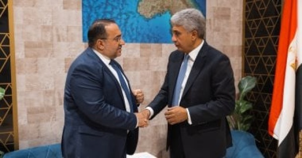 وزير السياحة يلتقي نظيره القبرصي لبحث تعزيز التعاون ودفع الحركة السياحية