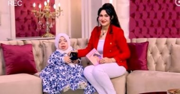 هبة عبد الفتاح تهدى قلادة ذهبية لكاتبة من ذوى الهمم فى برنامج جوهرة مصرية هبة عبد الفتاح تهدى قلادة ذهبية لكاتبة من ذوى الهمم فى برنامج جوهرة مصرية