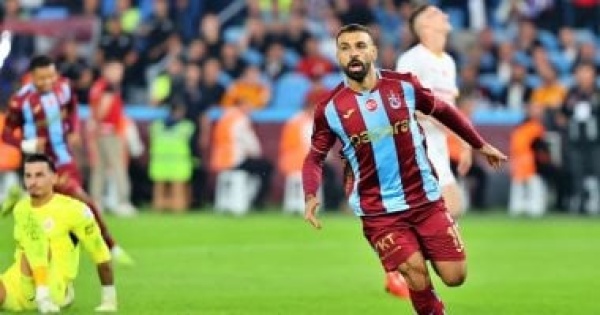 ليو صلاح الأتراك يتغنون بالملك المصري بعد تألقه مع طرابزون سبور ليو صلاح الأتراك يتغنون بالملك المصري بعد تألقه مع طرابزون سبور