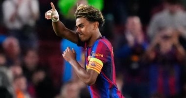 برشلونة ضد فينورد لامين يامال يسطر التاريخ بركلة حرة فى دوري الأبطال