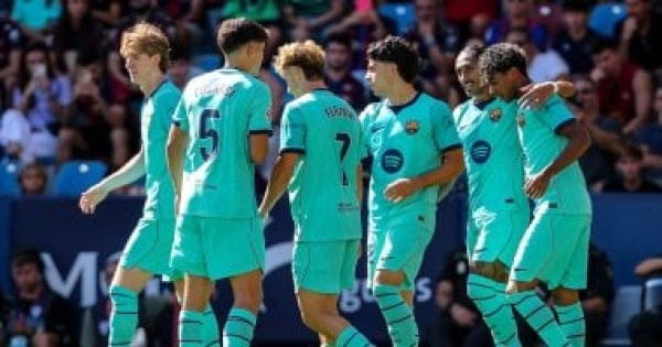 برشلونة يطارد إنجاز ا تاريخي ا أمام راسينج فى الدورى الإسبانى