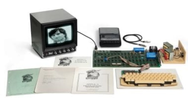 طرح نسخة نادرة من جهاز apple 1 بـ800 ألف دولار فى مزاد عالمى طرح نسخة نادرة من جهاز apple 1 بـ800 ألف دولار فى مزاد عالمى