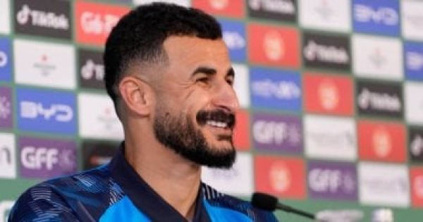 أيمن حسين منتخب العراق حضر إلى جدة لحصد كأس الخليج أيمن حسين منتخب العراق حضر إلى جدة لحصد كأس الخليج