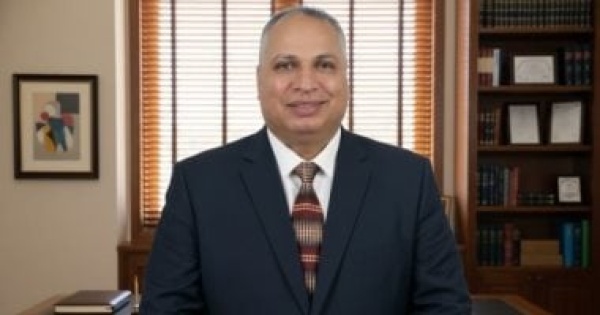 خبير اقتصادى جذب الاستثمارات الكورية الكبرى يعزز مرونة الاقتصاد المصري خبير اقتصادى جذب الاستثمارات الكورية الكبرى يعزز مرونة الاقتصاد المصري