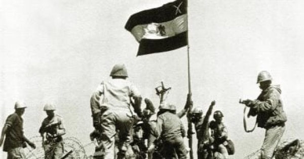 توافد أسرة السادات على النصب التذكارى لإحياء ذكرى نصر 6 أكتوبر