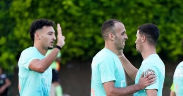 بعثة الزمالك تصل القاهرة قادمة من رواندا بعد الفوز على الجيش بدوري الأبطال بعثة الزمالك تصل القاهرة قادمة من رواندا بعد الفوز على الجيش بدوري الأبطال