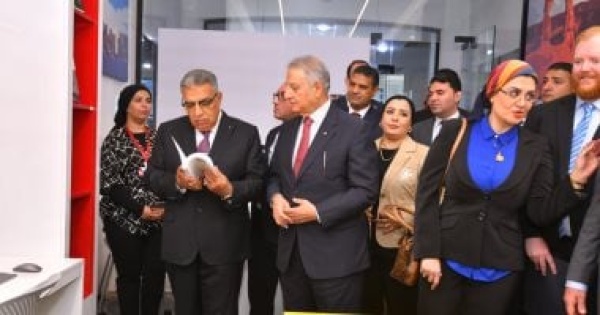 رضا الطايفى الركن الأمريكى بمكتبة مصر العامة فى المنصورة يعزز التعاون الثقافى