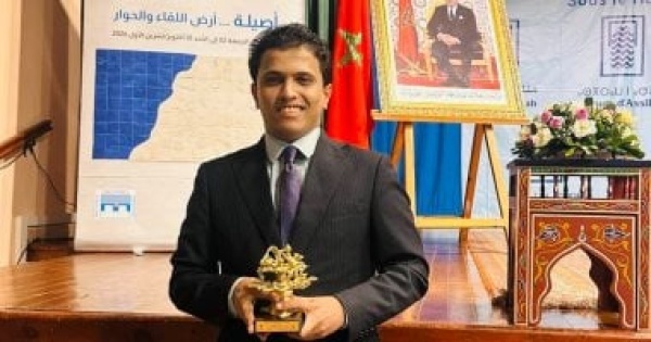 زين العابدين المرشدى يفوز بجائزة بلند الحيدرى للشعراء العرب الشباب زين العابدين المرشدى يفوز بجائزة بلند الحيدرى للشعراء العرب الشباب